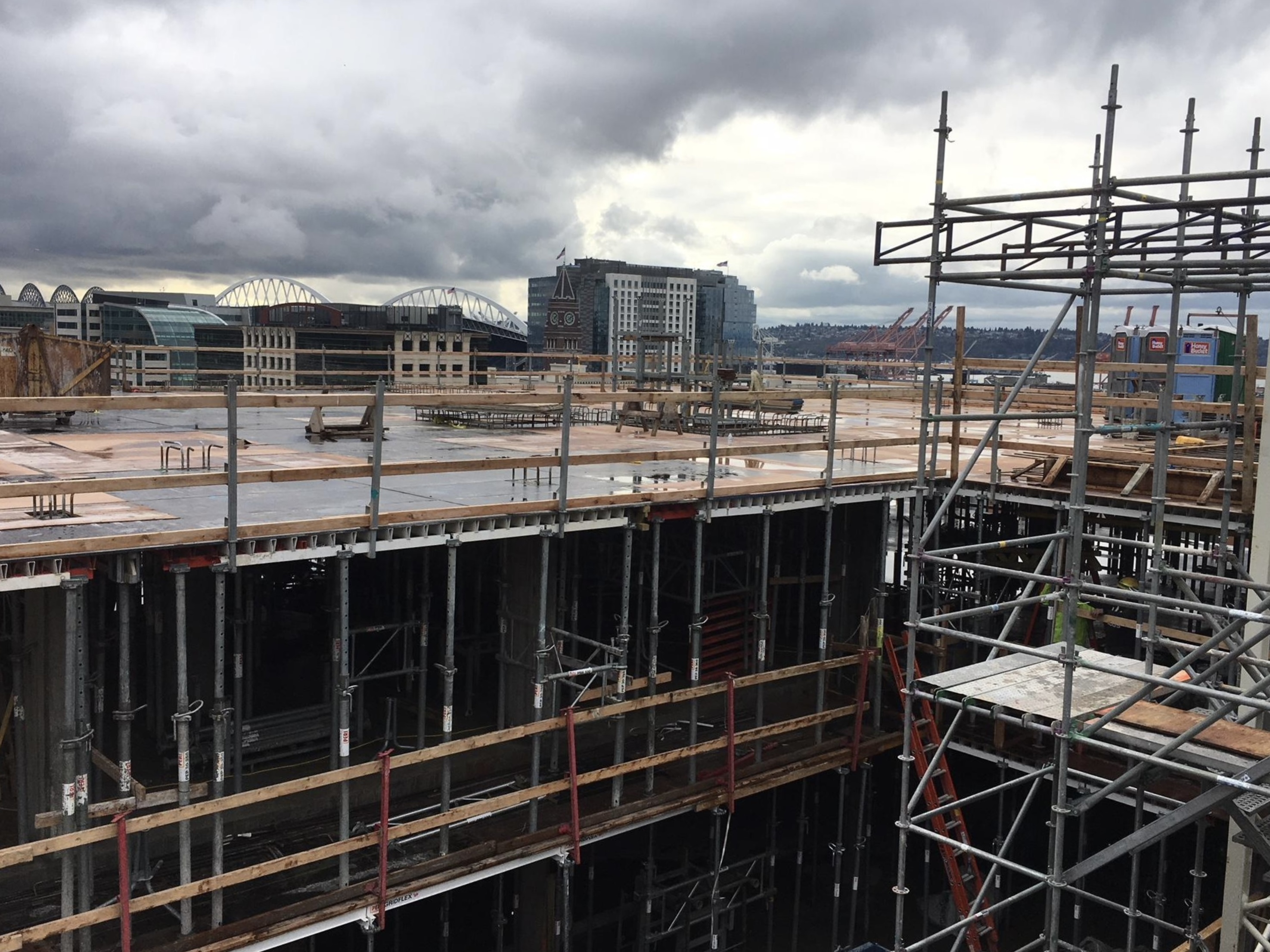 Post-tensioned concrete bridge construction